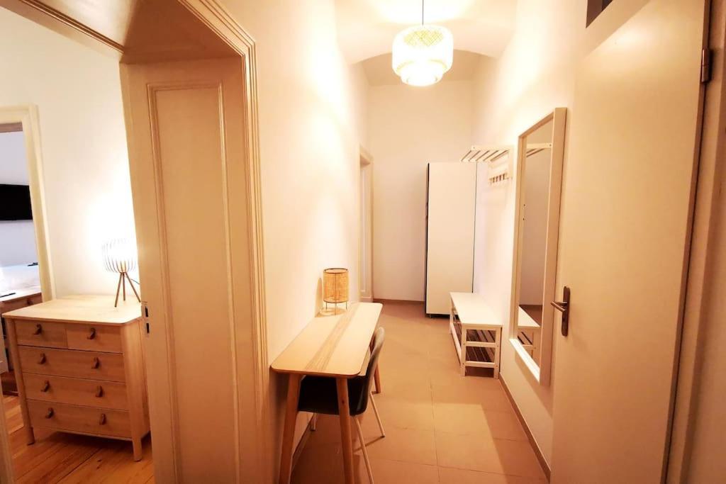 Lang Li By Rockchair L Superhost Status L 2 Bedrooms Boxspringbeds In Center - Cozy Family & Business Flair Welcomes You!